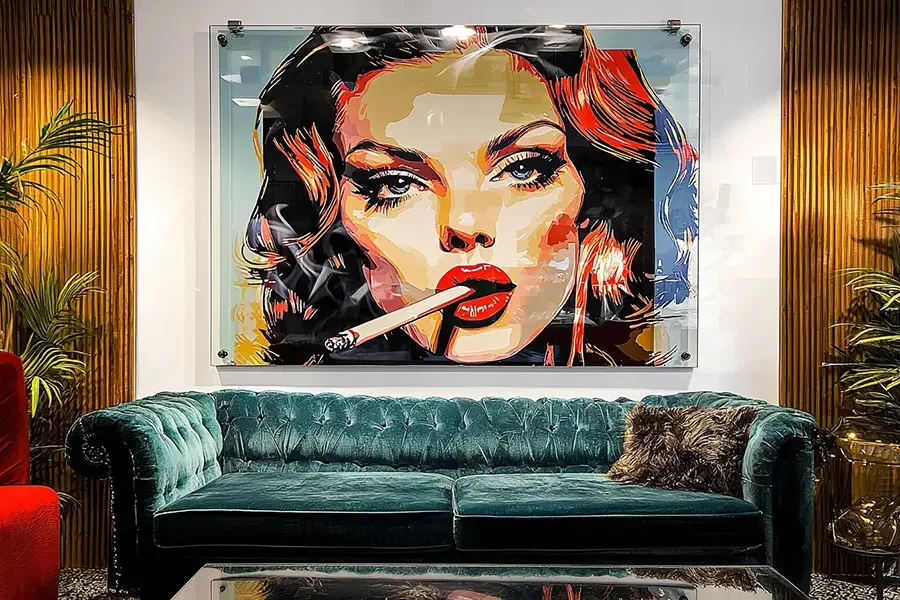 הדפסת-תמונה-על-פרספקס-בחורה-עם-סיגריה